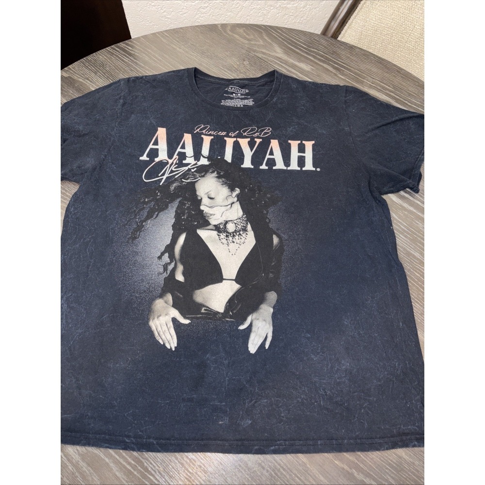 Aaliyah Acid Wash Profile Graphic Short Sleeve T-Shirt in Black Women's Medium